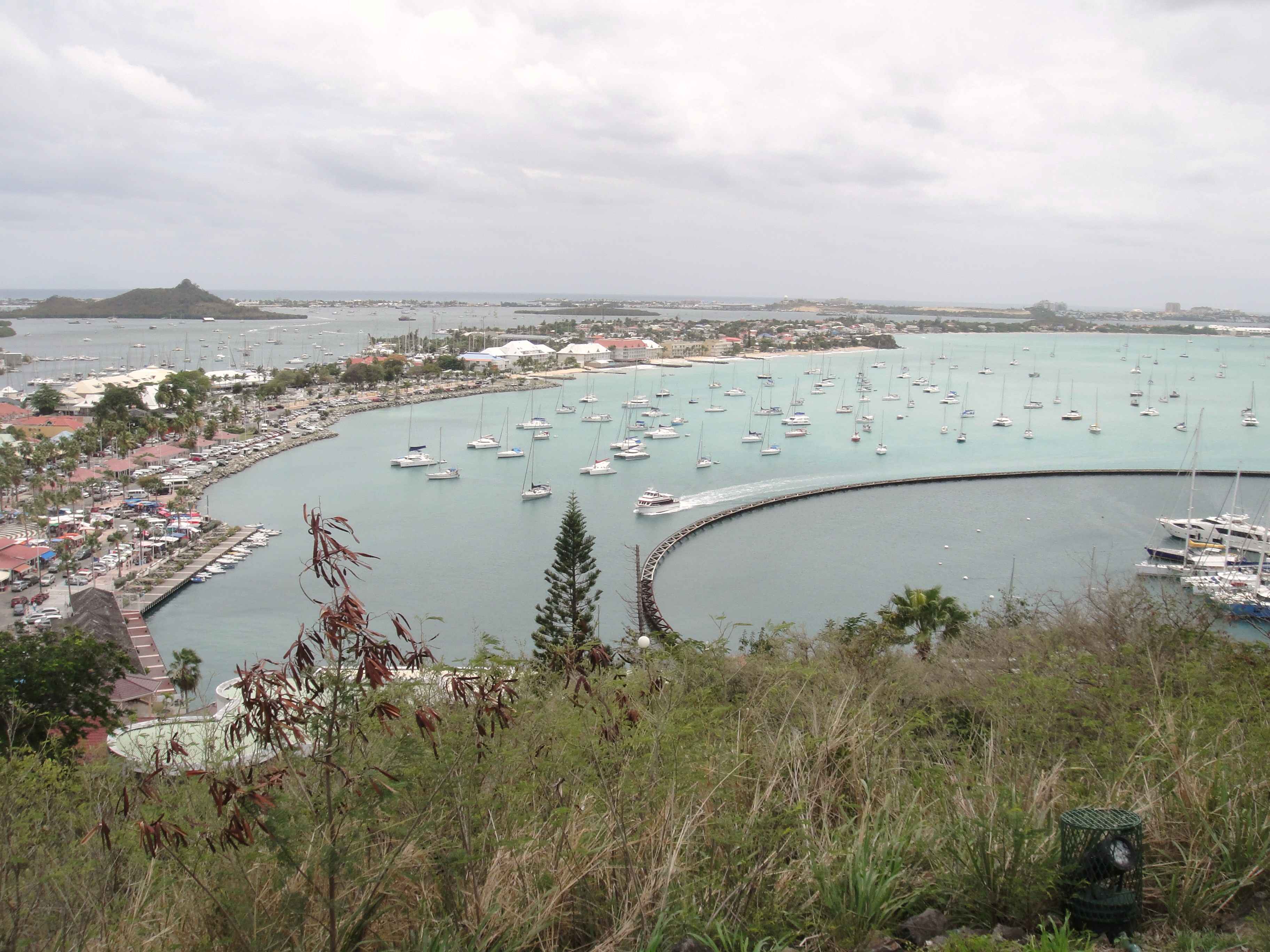 Синт-Мартен и Сен-Мартен – два на одном